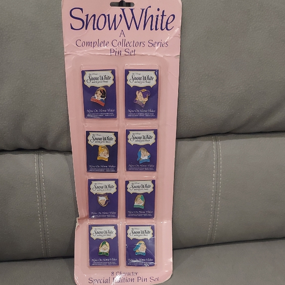 Snow White Collector's Series Pin Set